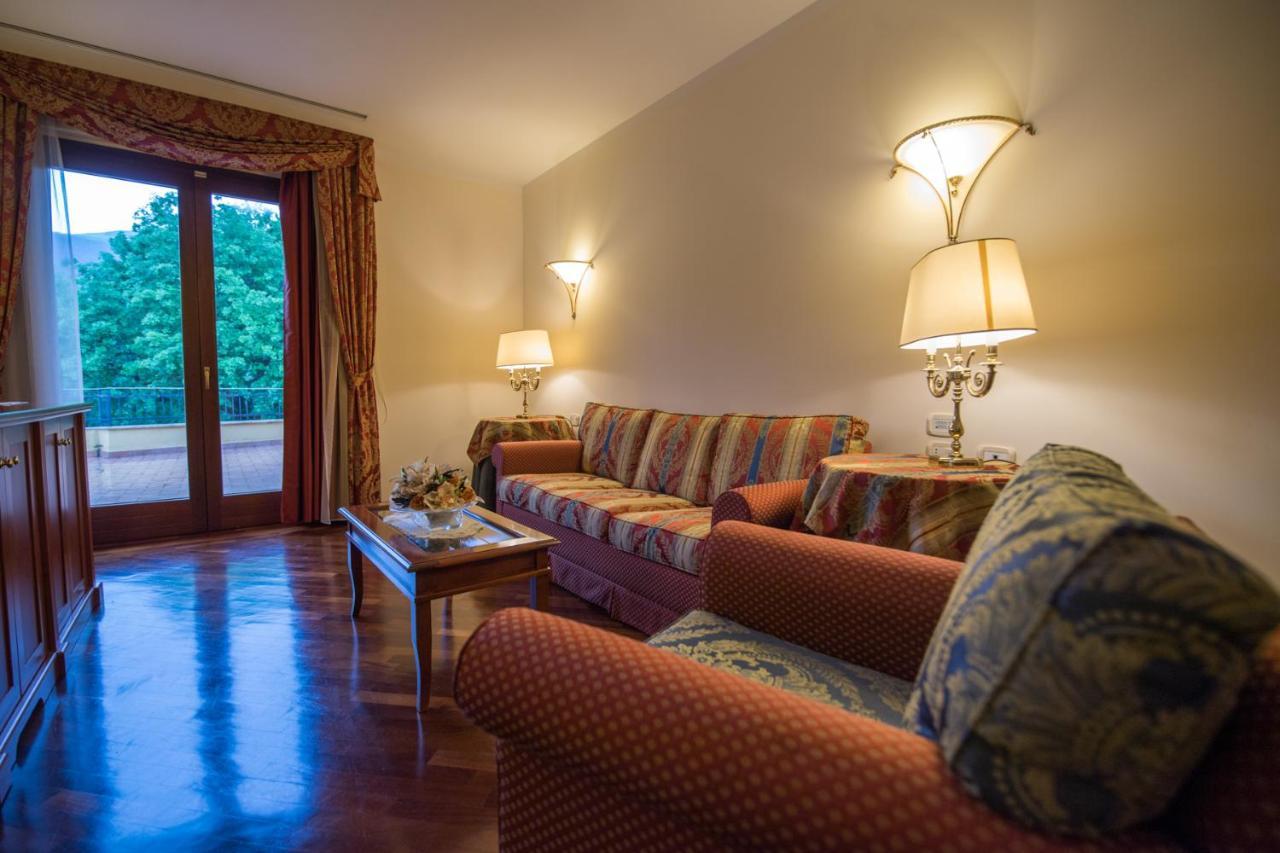 Hotel Le Grotte Genga  Kültér fotó