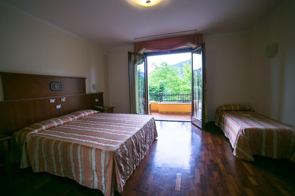 Hotel Le Grotte Genga  Kültér fotó