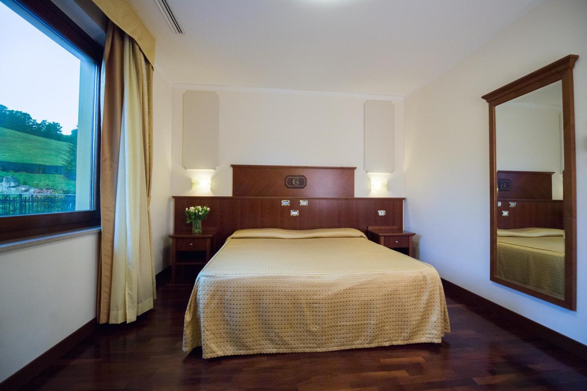 Hotel Le Grotte Genga  Kültér fotó