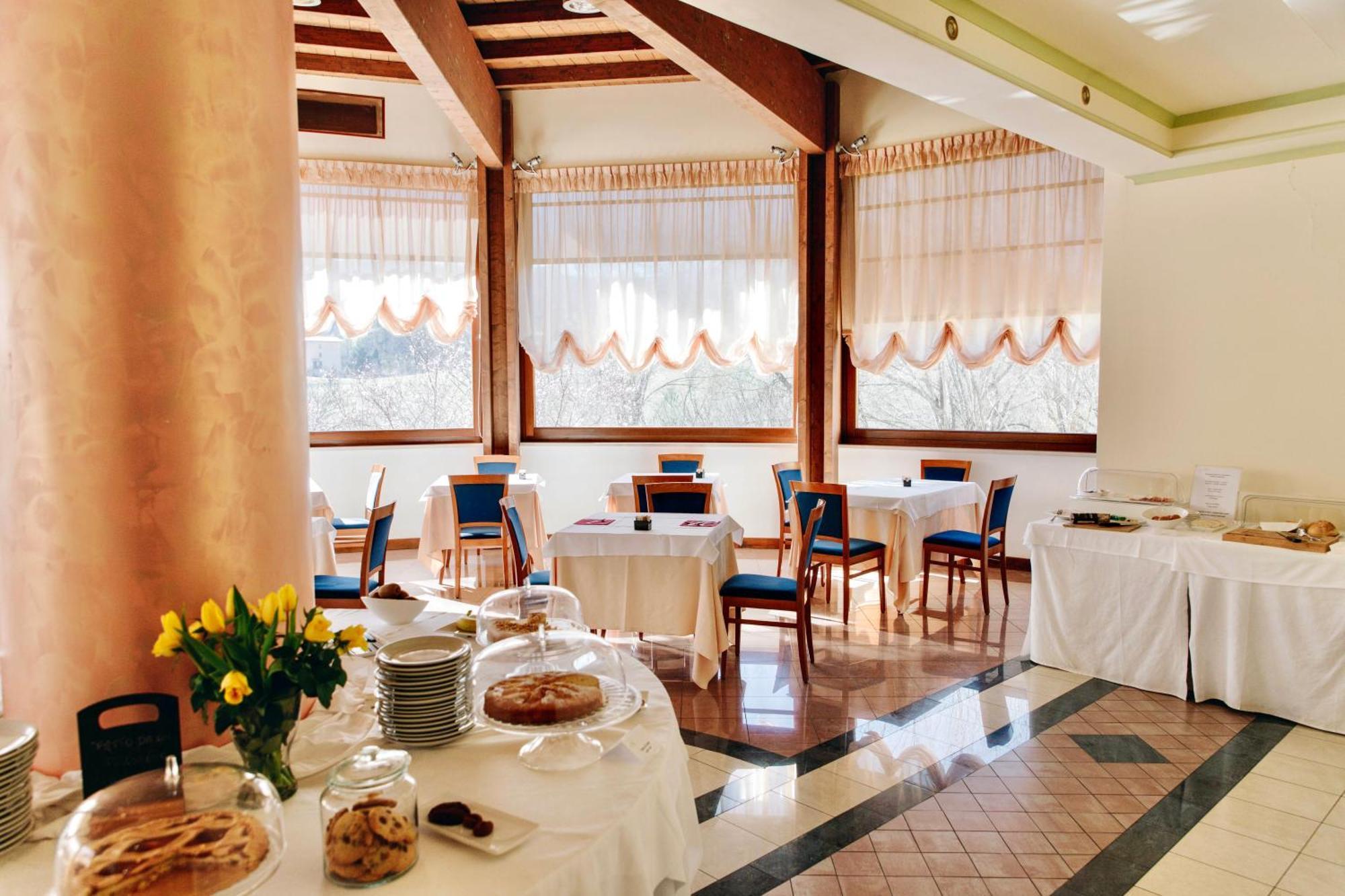 Hotel Le Grotte Genga  Kültér fotó