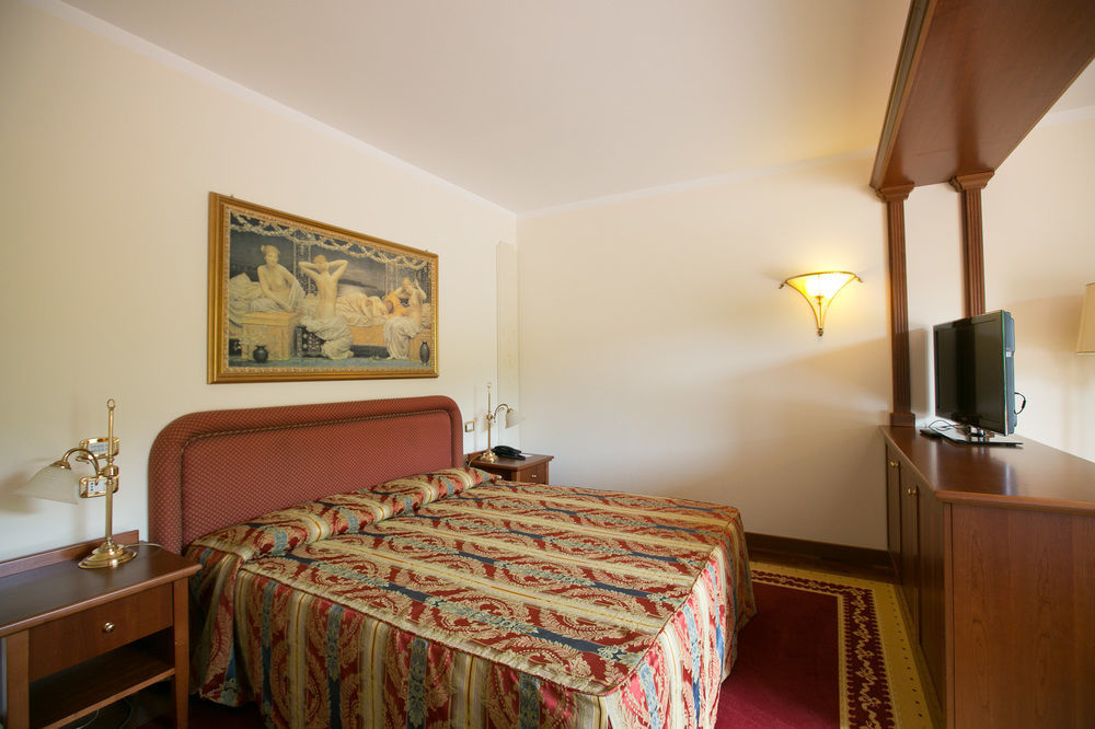 Hotel Le Grotte Genga  Kültér fotó