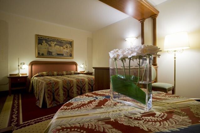Hotel Le Grotte Genga  Kültér fotó